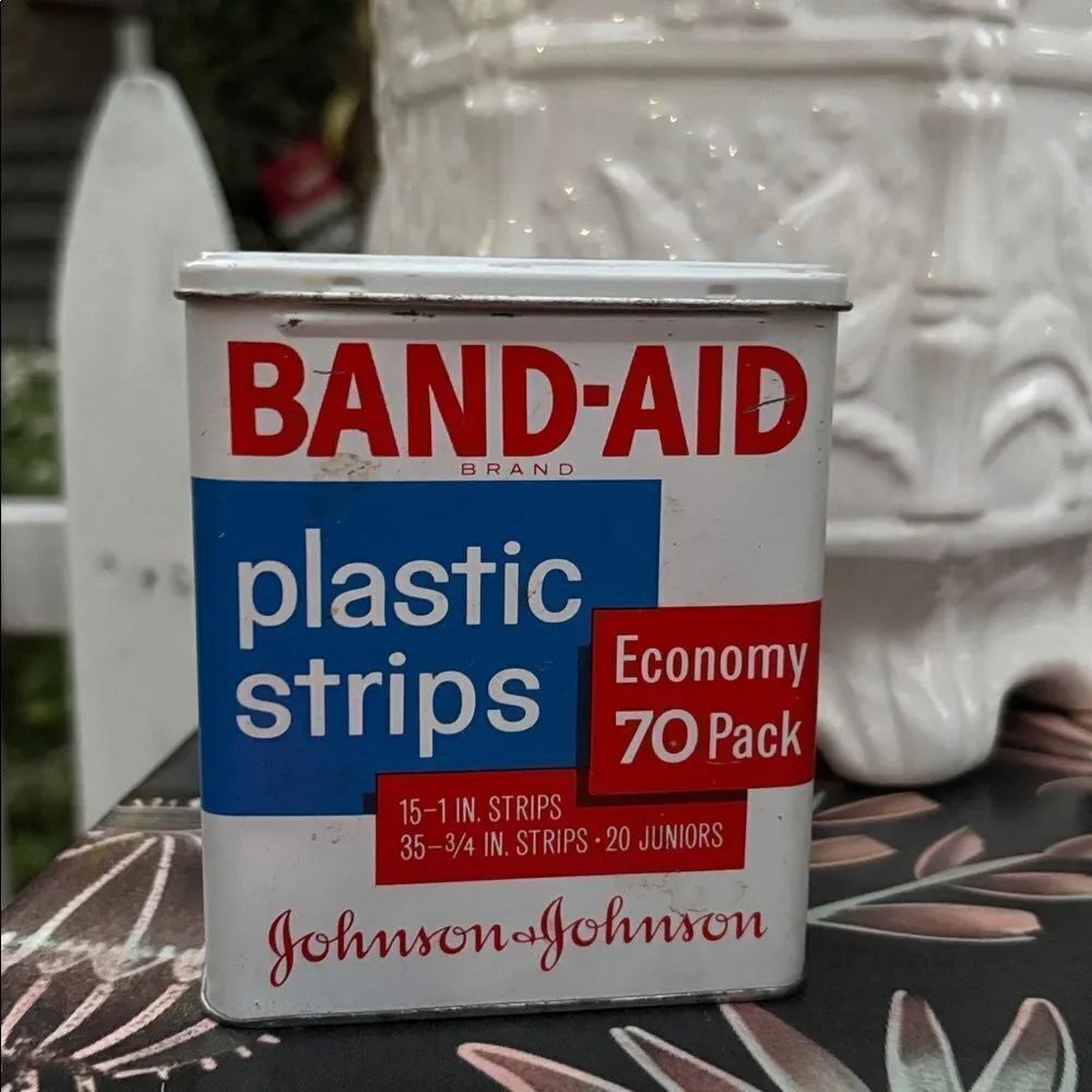 🎀 VINTAGE 🎀 Band-Aid Metal Tin Johnson & Johnson